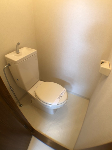 コンパクトで使いやすいトイレです♪