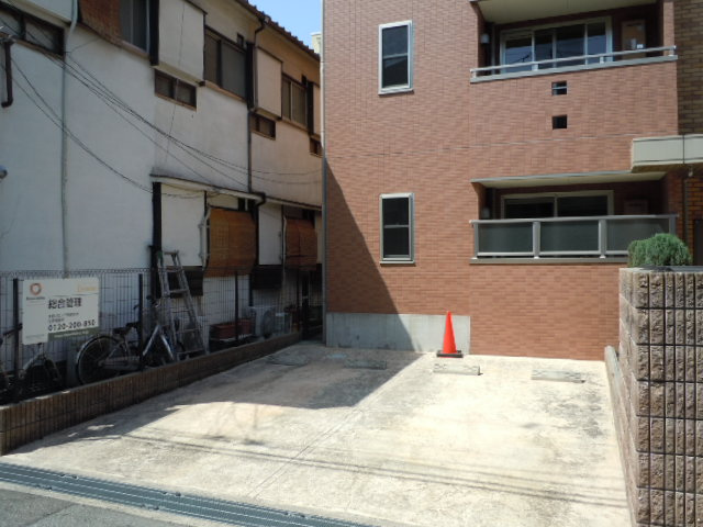 スプレンダーの駐車場