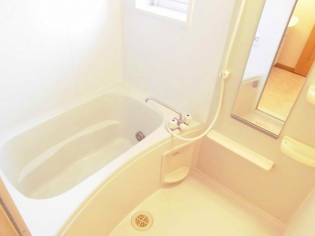プラッツの浴室|日々の疲れを癒すお風呂付です