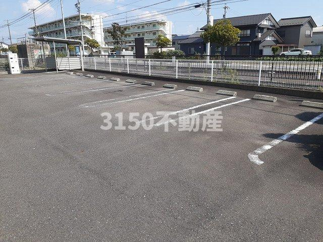 ラフィーネ・ユーの駐車場|駐車場があるので、車を買う予定の方も安心です