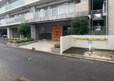 【外観】 | コンフォート・パレス本厚木ファーストステージ | 小田急小田原線本厚木駅徒歩17分に位置する「コンフォート・パレス本厚木ファーストステージ」。2006年3月築、7階建ての5階部分にある南向き角住戸です。落ち着いた街並みの厚木市水引2丁目に立地。