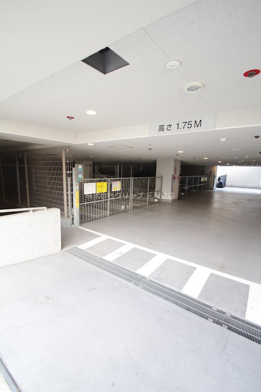 ザ・パークハビオ横浜山手の駐車場
