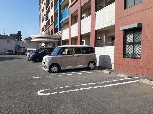 スカイウィングの駐車場