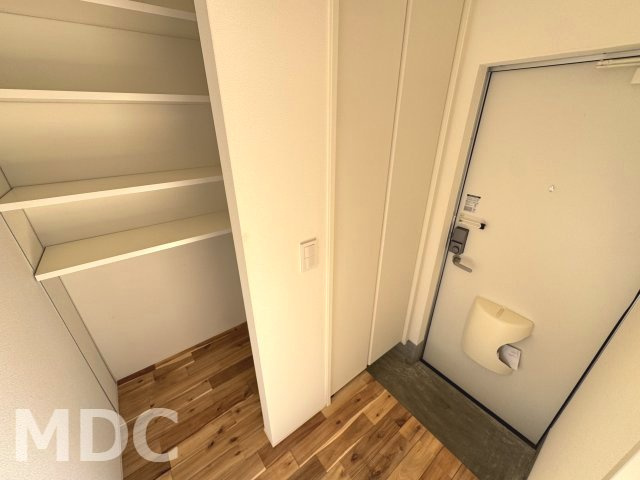 ピースリブリスAの玄関