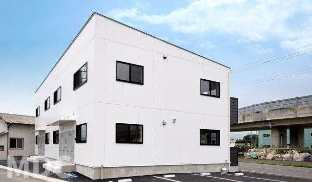 ピースクレア C棟の駐車場