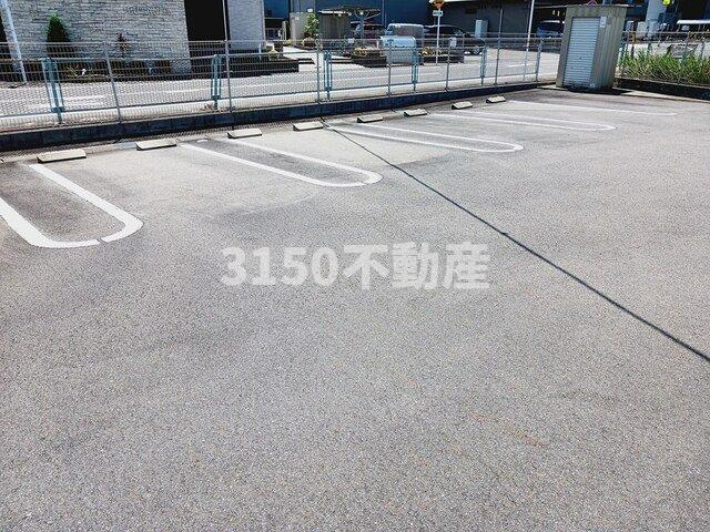 プラシードの駐車場|駐車場があるので、車を買う予定の方も安心です