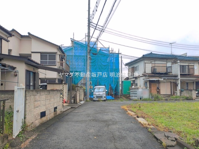 坂戸市片柳　新築戸建の前面道路含む現地写真