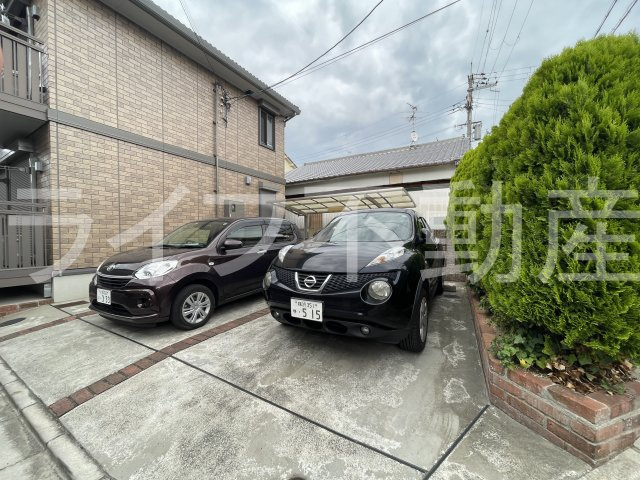 ドミール本町の駐車場|カースペースがあります