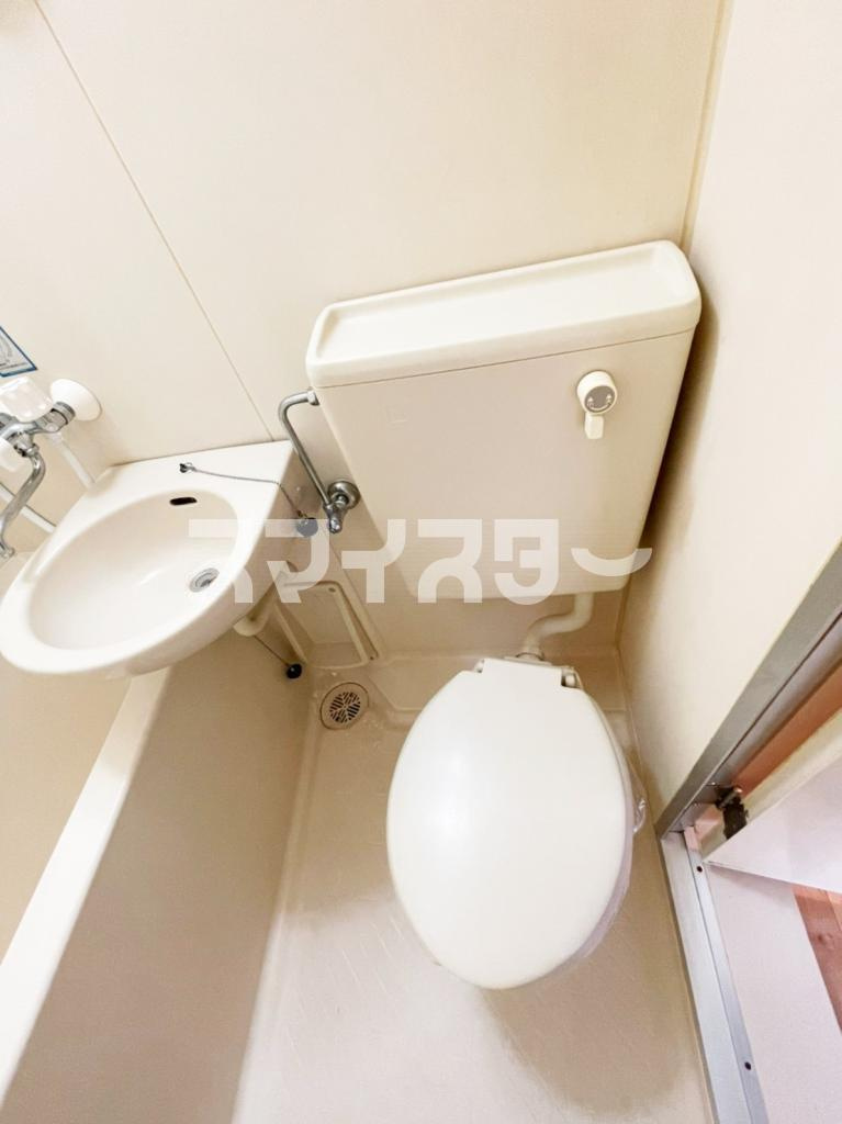 調布市八雲台２丁目のアパートのトイレ