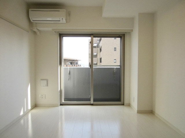 北区滝野川３丁目の賃貸マンションの居間・リビング|家具の設置もしやすいお部屋です