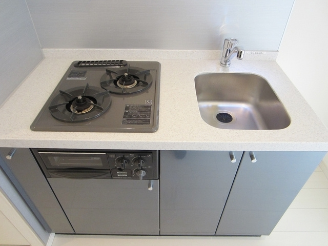 北区滝野川３丁目の賃貸マンションのキッチン|2口ガスコンロのシステムキッチンです