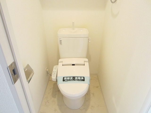 北区滝野川３丁目の賃貸マンションのトイレ|温水洗浄機能付きトイレです
