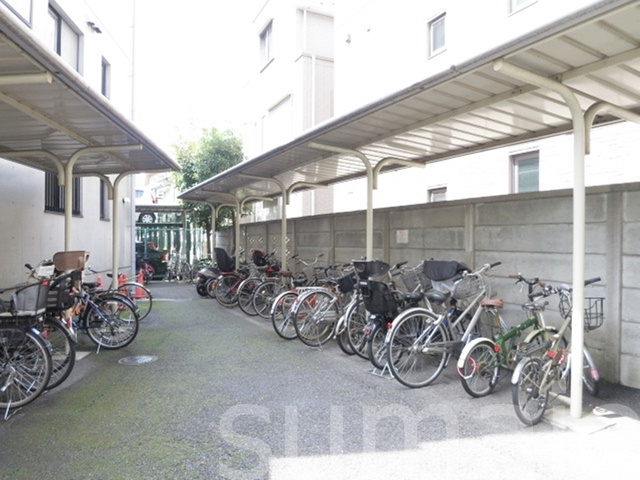 ガーデンコート碌山の駐車場|駐輪場あります♪