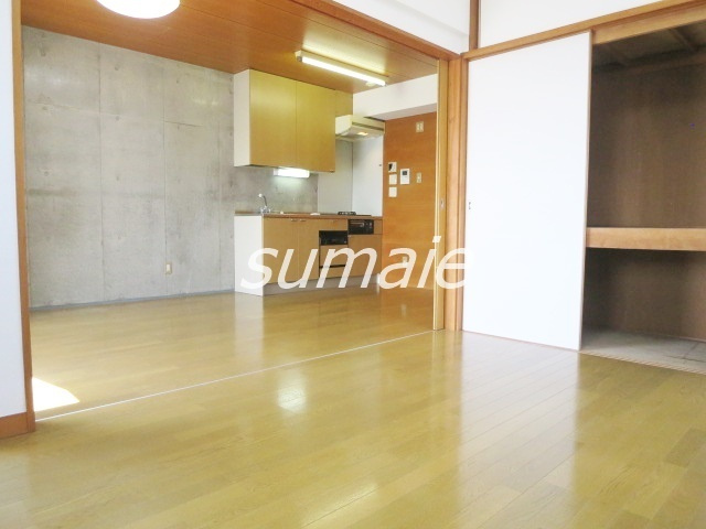 ガーデンコート碌山の寝室|明るいお部屋です☆