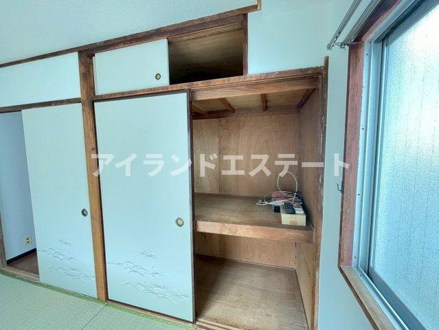 ブルービラ　駅近　陽当たり良好　角部屋の収納