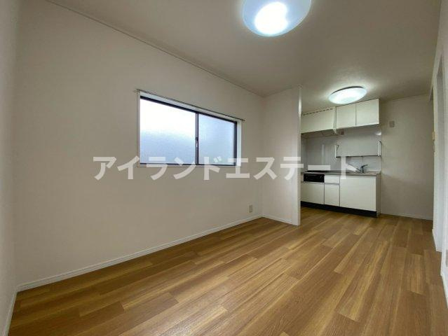コーポオガワ　独立洗面台　角部屋　通風良好の居間・リビング