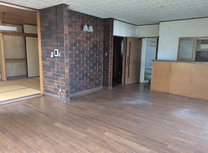 海老名市望地　中古戸建の居間・リビング