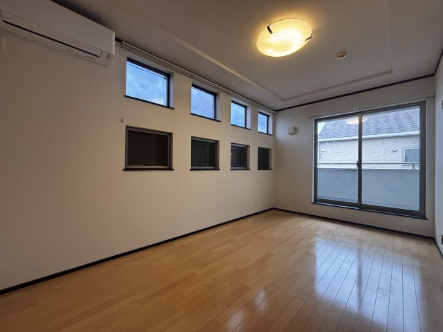 明石市魚住町清水戸建の洋室