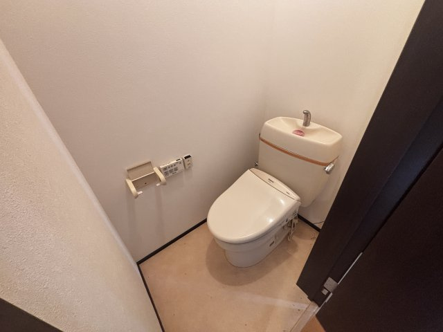 明石市魚住町清水戸建のトイレ
