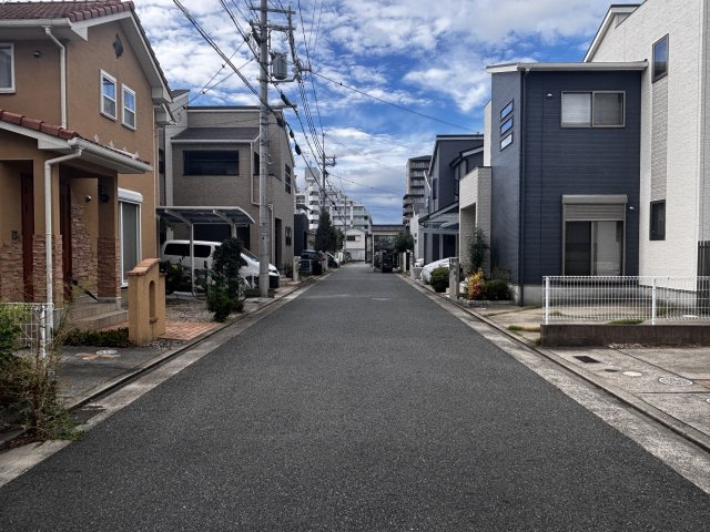 明石市魚住町清水戸建の前面道路含む現地写真