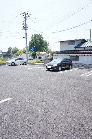 ジラソーレの駐車場