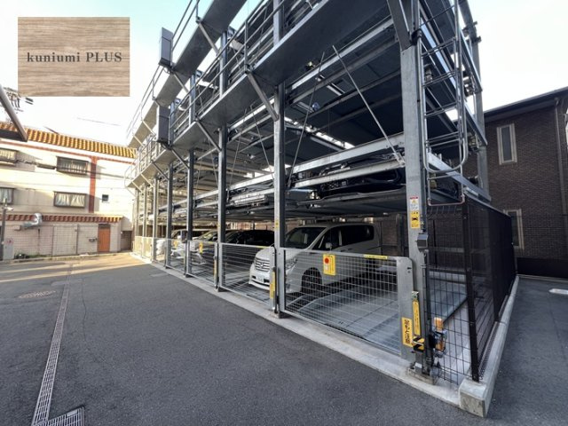 プレミスト関目高殿駅前の駐車場