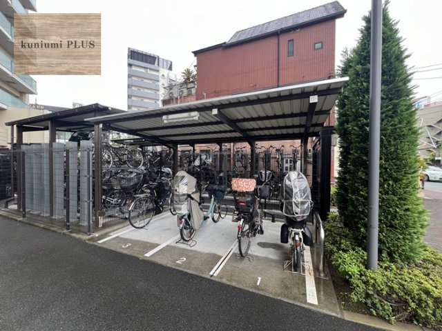 プレミスト関目高殿駅前の駐輪場