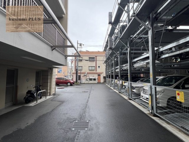 プレミスト関目高殿駅前の駐車場