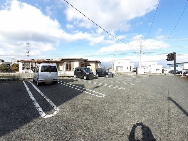 アンソレイエの駐車場
