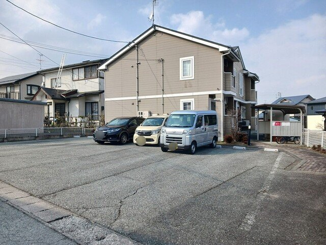 ジェイ・シェスタの駐車場