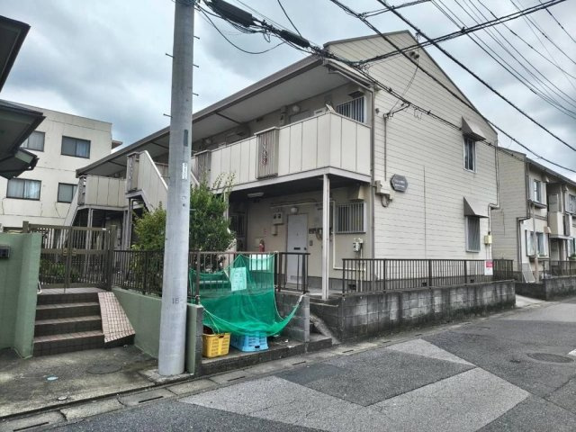 越谷市東大沢１丁目の一棟アパートの外観