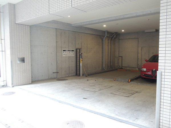 中央区日本橋中洲の賃貸マンションの駐車場