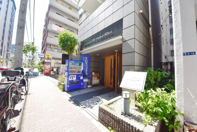 中央区日本橋中洲の賃貸マンションのエントランス