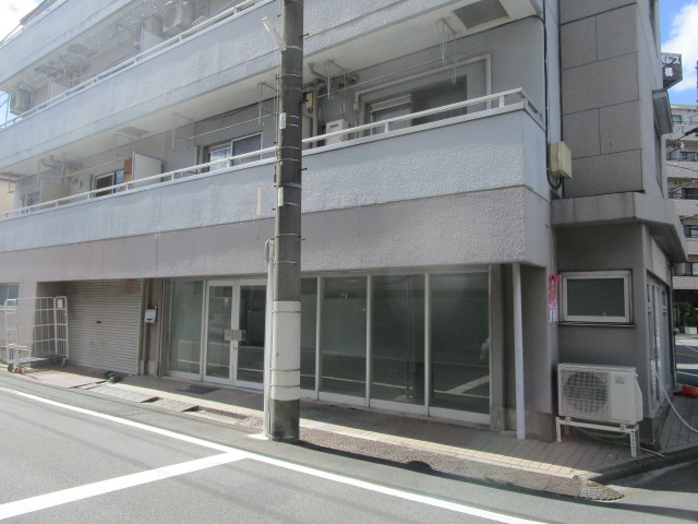 板橋区板橋２丁目の倉庫