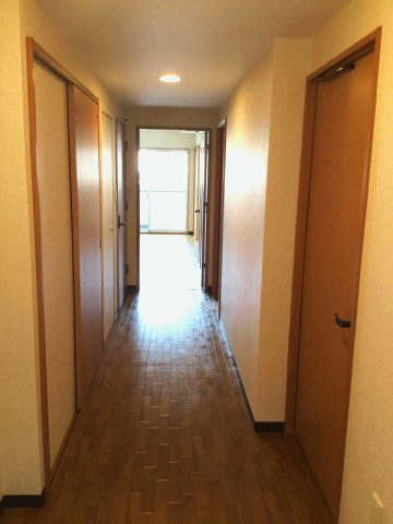 コーシャハイツ川口の玄関
