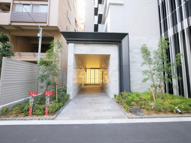 Dimus新大阪のエントランス