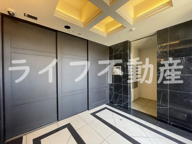 プレミアム菱屋西のロビー|建物の内部です