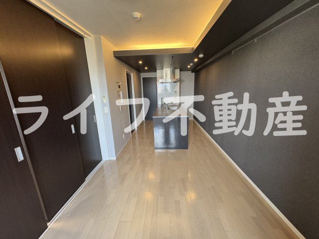 プレミアム菱屋西の洋室|ゆったりした洋室です