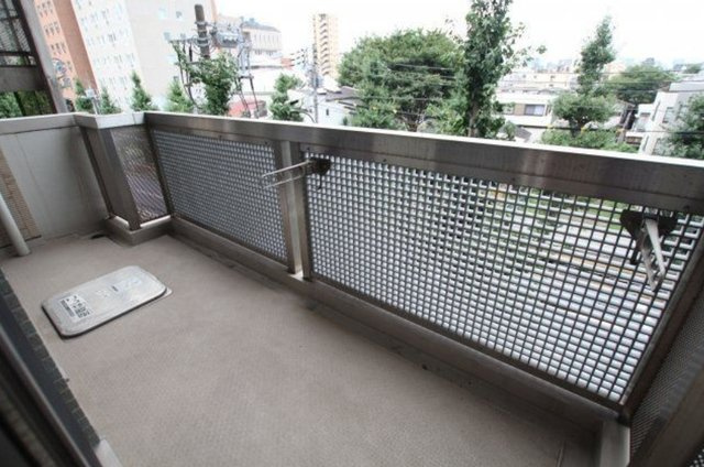 ヴェルデュール本郷　壱番館のバルコニー