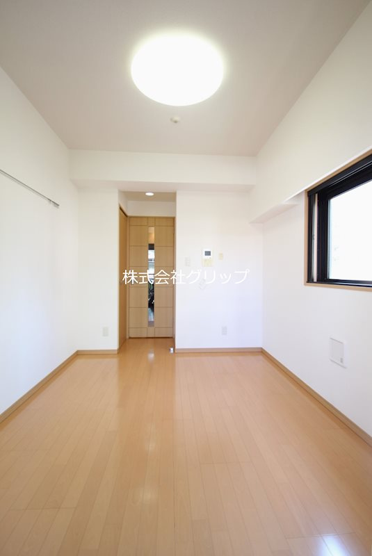 グリフィン横浜・桜木町駅前弐番館の居間・リビング