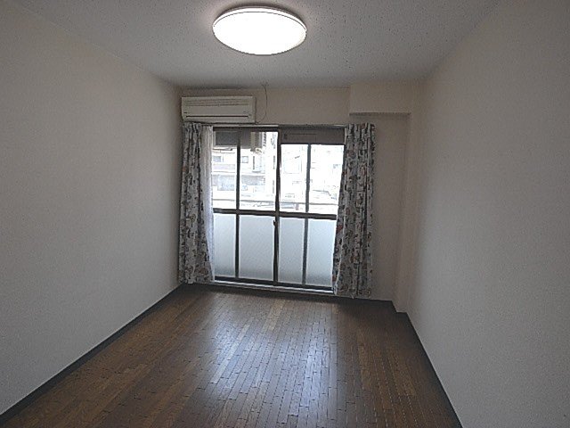 プレアール萱島の洋室