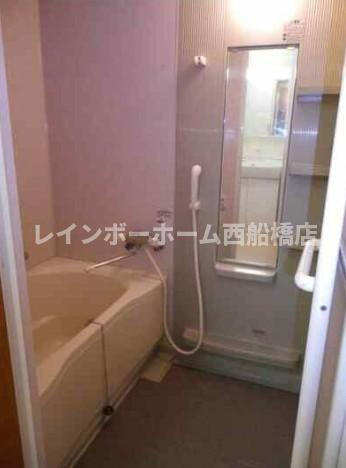船橋市前貝塚町のアパートの浴室