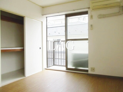 【居間・リビング】 | サンチェリーハイツ | 洋室のお部屋です。