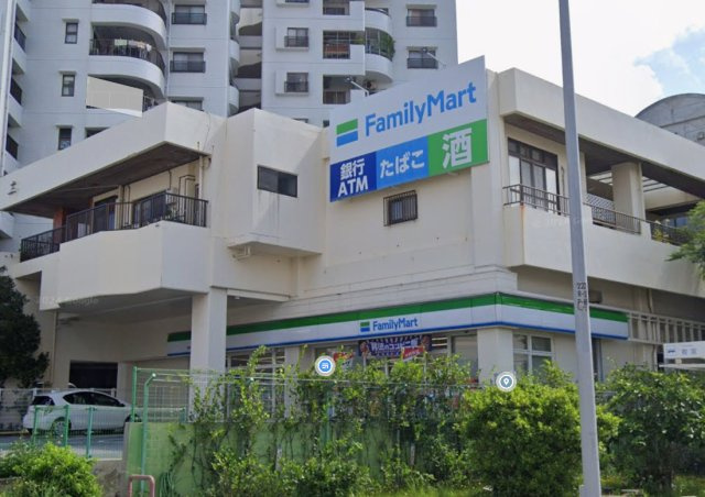 那覇市識名戸建ての周辺|ファミリーマート真和志小学校前店　徒歩5分