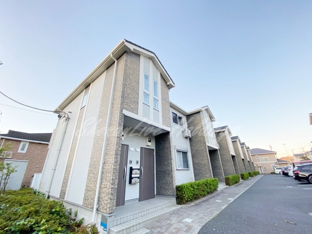 茅ヶ崎市小和田３丁目のアパートの外観