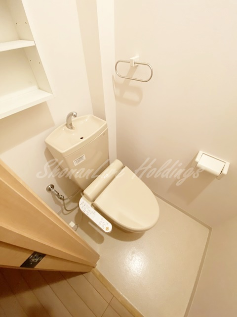 茅ヶ崎市小和田３丁目のアパートのトイレ