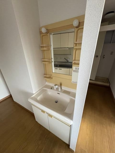 プラーズ西浅草の洗面所