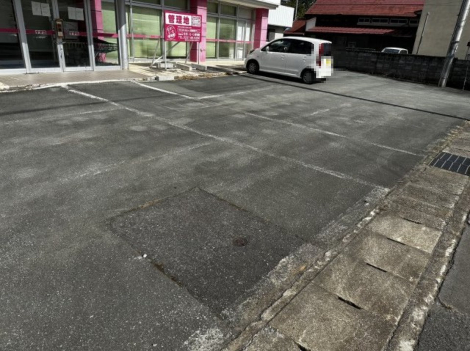 朝日町　売店舗の駐車場