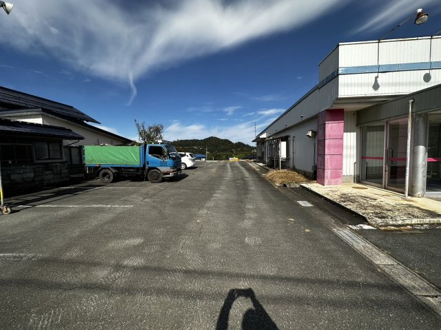 朝日町　売店舗の駐車場