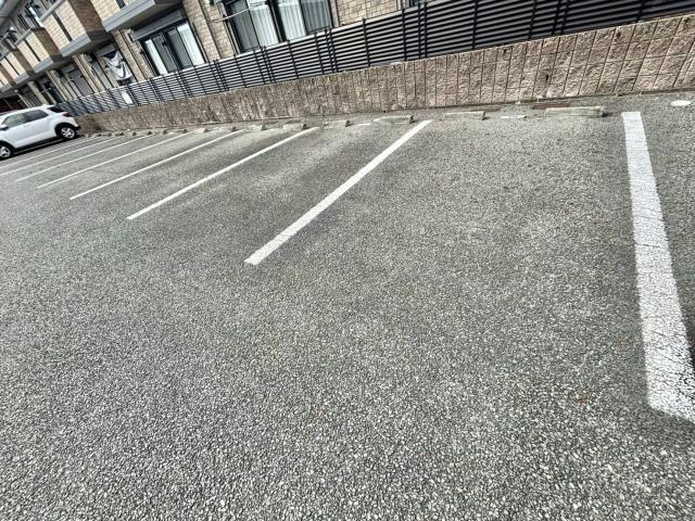 ラフレシール　B棟の駐車場